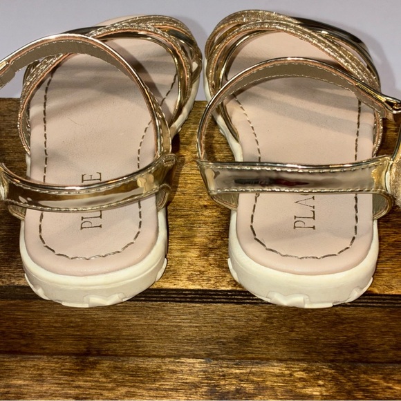 The Childrens Place Girls Gold Strappy Sandals Glitter Straps Size 7 - Picture 3 of 6